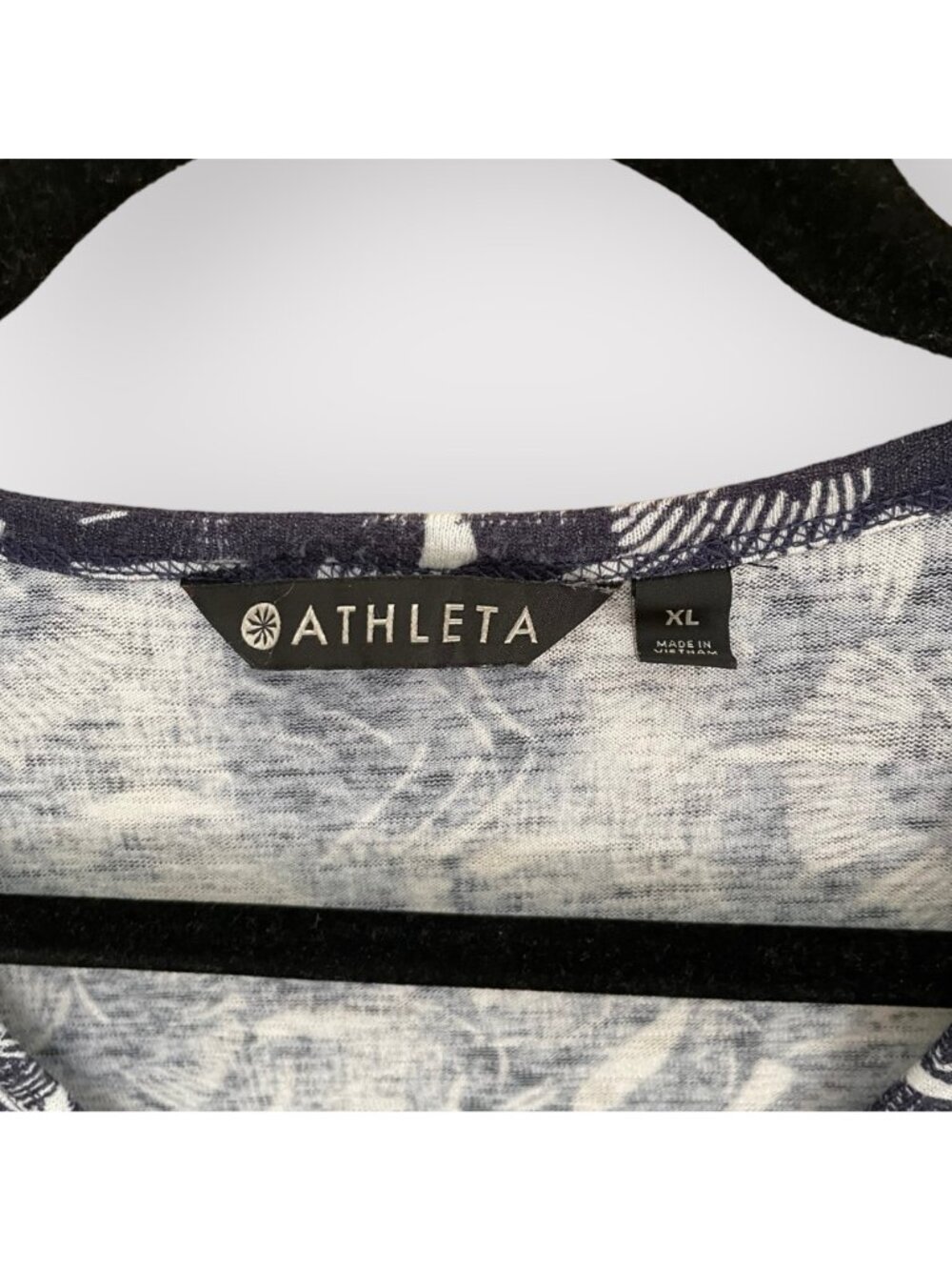 Athleta Size XL Navy Blue White Breezy Leaf Print Round Neck Racerback Tank Top - Picture 3 of 14